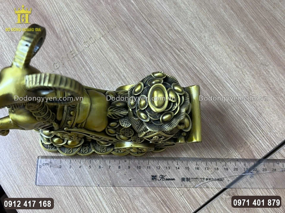 Bức tượng c&oacute; chiều d&agrave;i 16.5Cm
